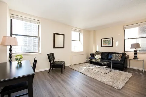 $4,200 | 150 West 51st Street, Unit 908 | Theater District