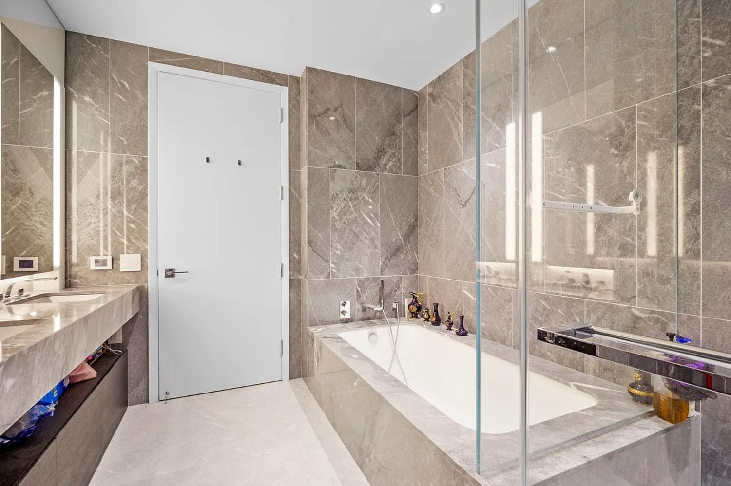 15 Hudson Yards, Unit 28J Manhattan, NY 10001 - Photo 4 of 5 a spacious bathroom with a tub sink and mirror