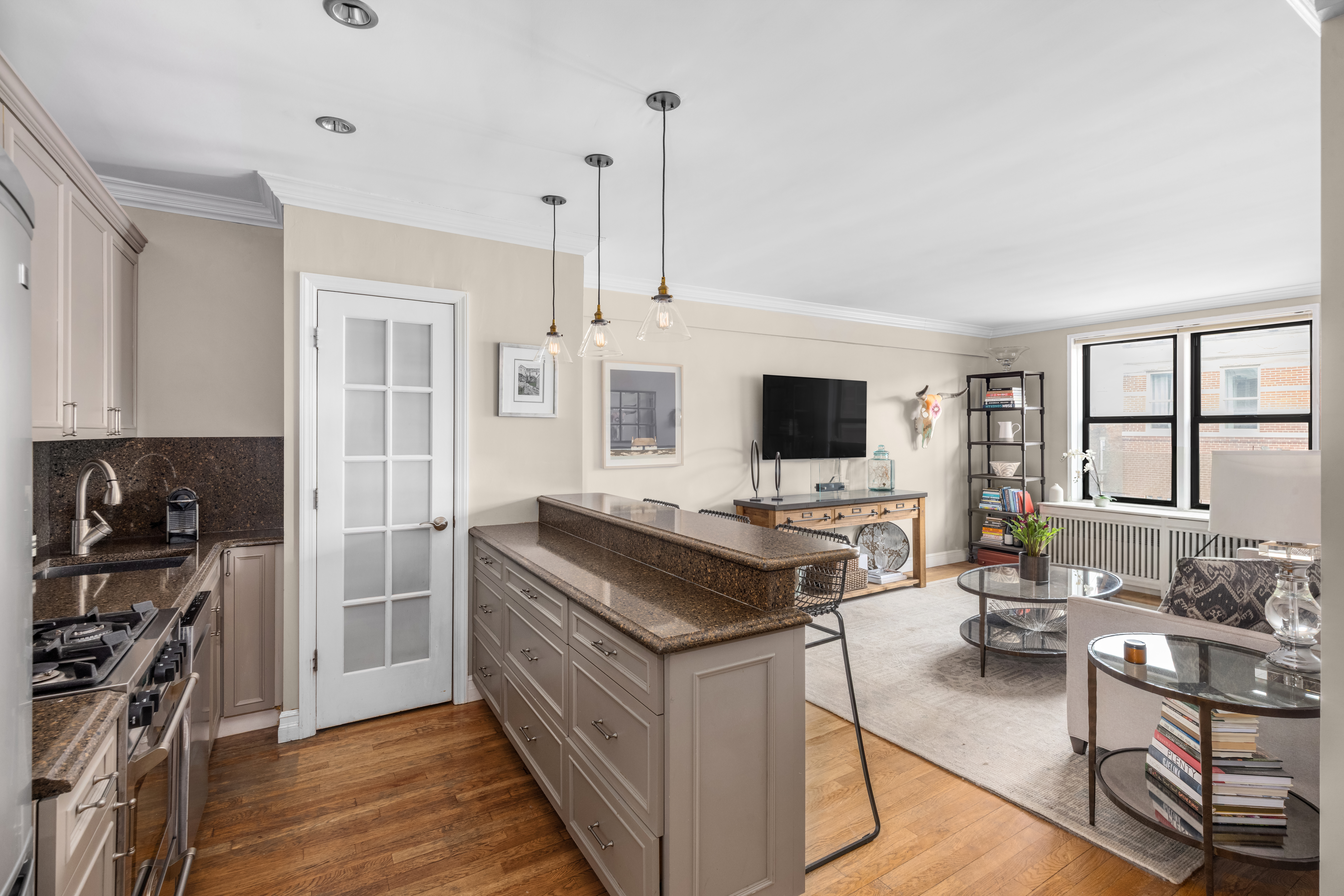 350 Bleecker Street, Unit 6N Manhattan, NY 10014 - Photo 3 of 10