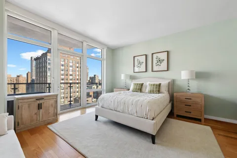 $2,250,000 | 555 West 59th Street, Unit 25E | Upper West Side