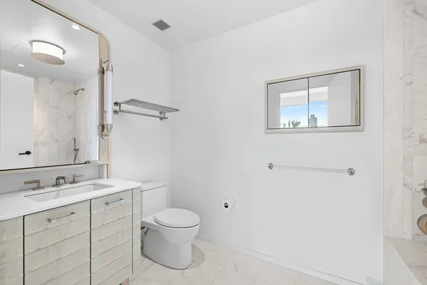 $8,995 | 249 East 62nd Street, Unit 10B | Lenox Hill