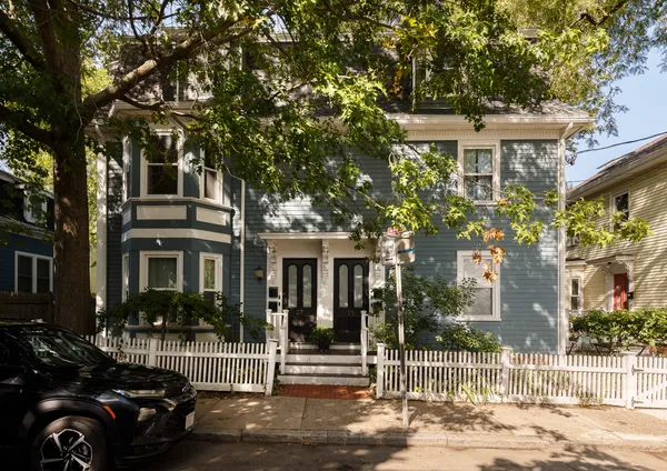 $1,075,000 | 25 Chalk Street, Unit 2, Cambridge, MA 02139