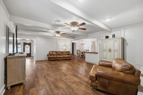 $375,000 | 409 East Scotland Drive, Irving, TX 75062