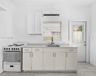 $3,800,000 | 2822 Pine Tree Drive, Miami Beach, FL 33140