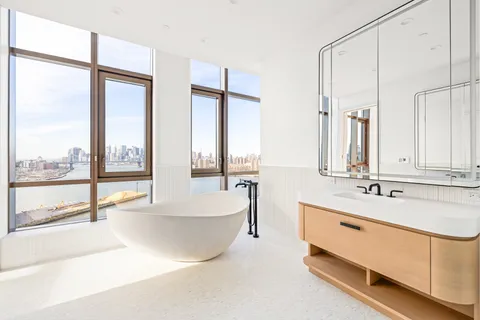 $7,400,000 | 480 Kent Avenue, Unit PHA | Williamsburg