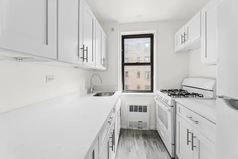 $170,000 | 6645 Broadway, Unit 7E | North Riverdale