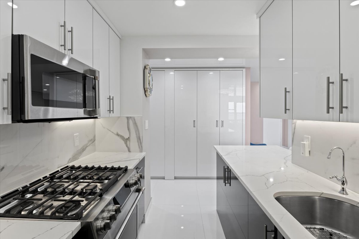 50 Brighton 1st Road, Unit 8N Brooklyn, NY 11235 - Photo 9 of 18