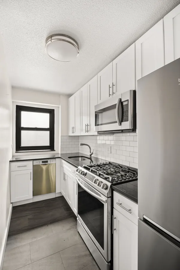 $4,700 | 520 East 81st Street, Unit 9H | Upper East Side