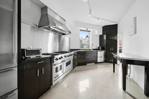 $2,995,000 | 12 Beekman Place, Unit PHA | Midtown East