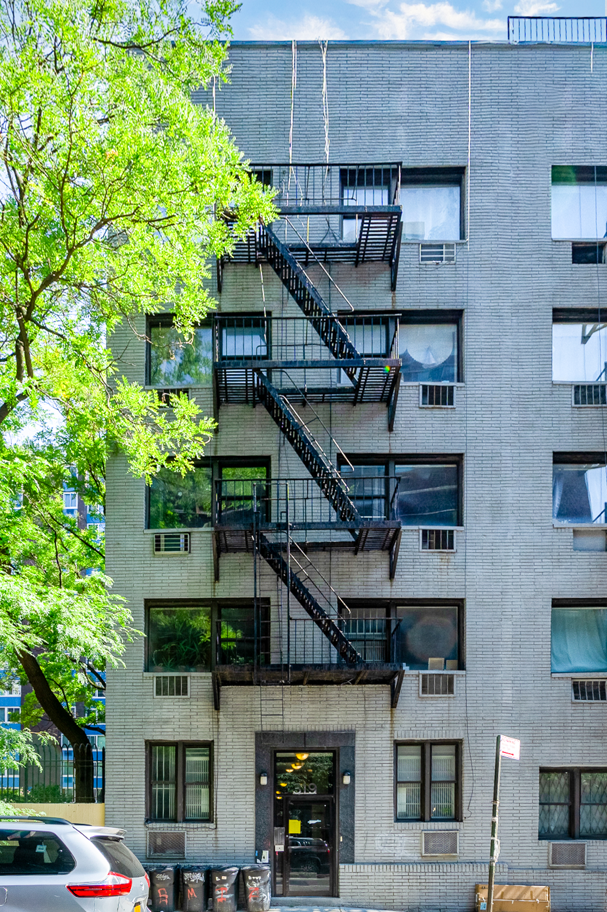 319 East 25th Street, Unit 3C Manhattan, NY 10010 - Photo 8 of 12 a view of entryway with a front door