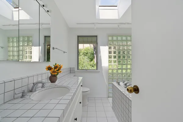 $2,399,000 | 913 Chattanooga Avenue, Pacific Palisades, CA 90272