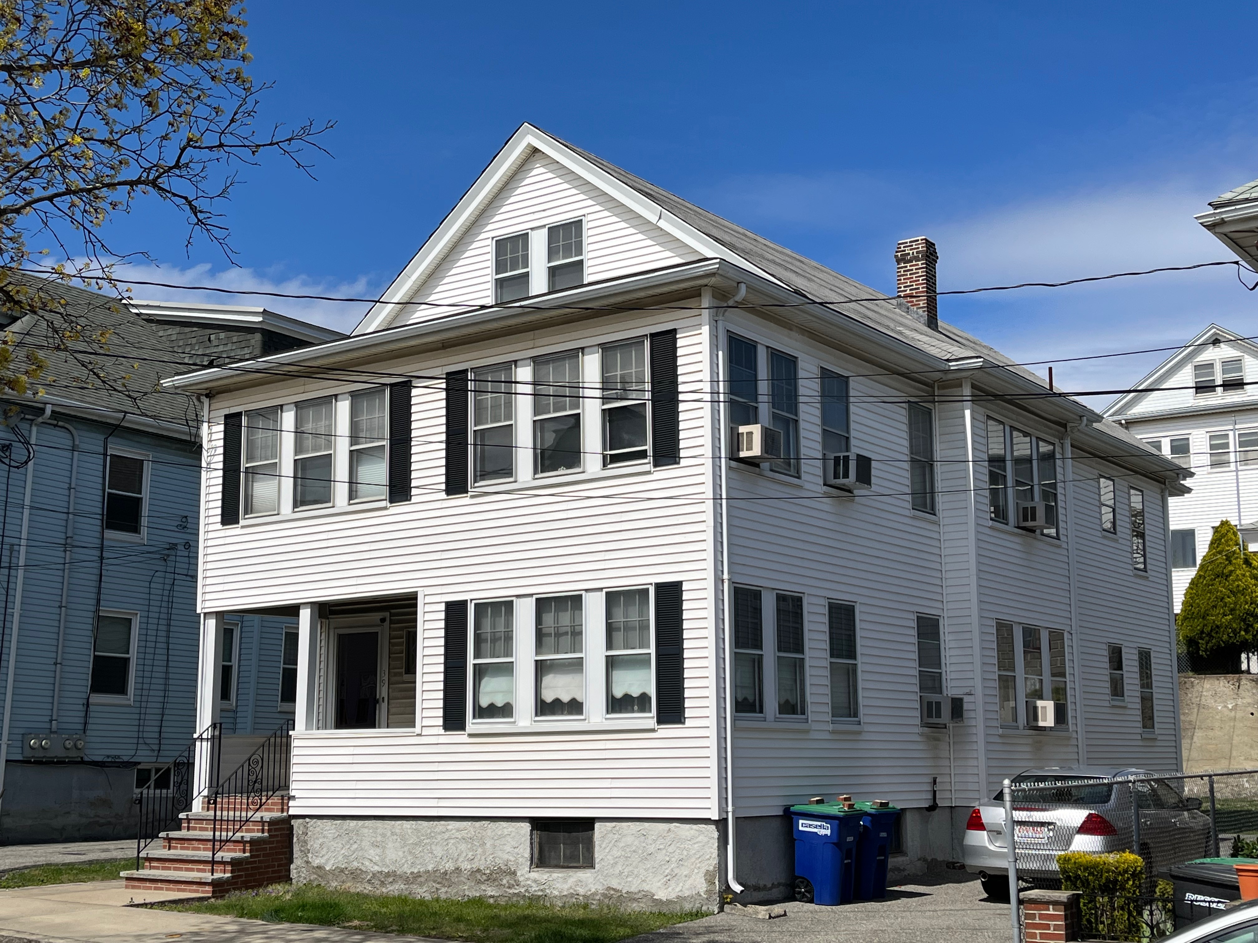 39 Governor Winthrop Road Somerville, MA 02145 - Photo 2 of 2