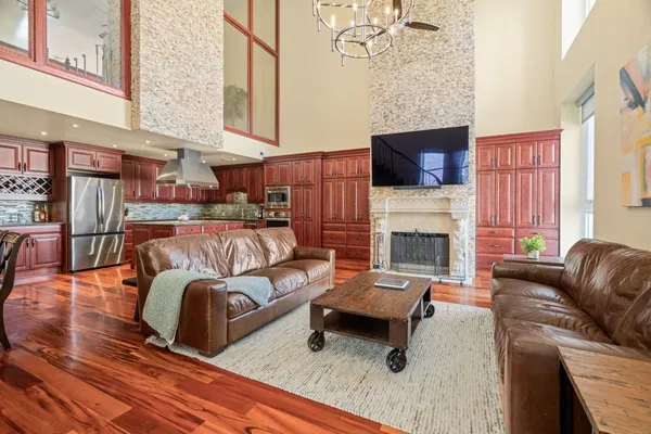 $1,400,000 | 802-10 Locust Street, Unit 201, Philadelphia, PA 19107