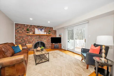 Contact Agent | 14 South Duke Street, Rockville, MD 20850
