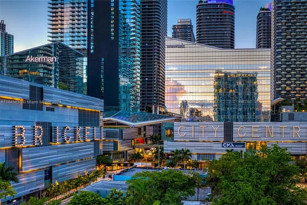 $5,799,900 | 88 Southwest 7th Street, Unit PH4303, Miami, FL 33130