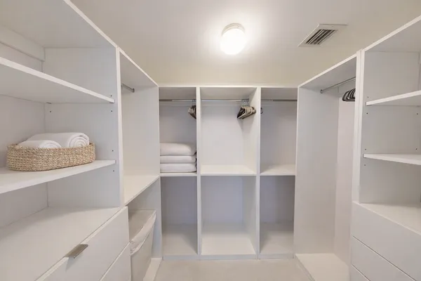 $889,000 | 650 Northeast 32nd Street, Unit 2005, Miami, FL 33137