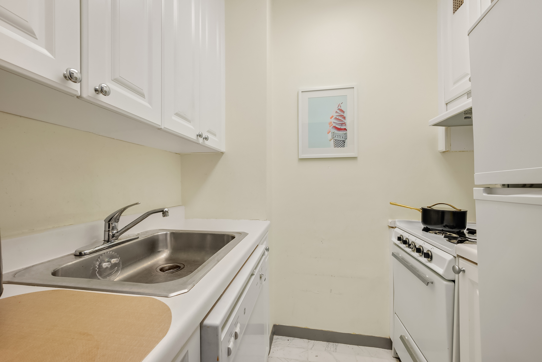 63 East 9th Street, Unit 3W Manhattan, NY 10003 - Photo 5 of 7