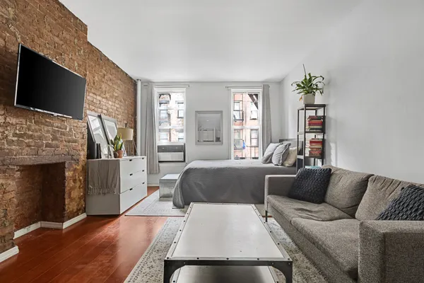 $399,000 | 426 West 46th Street, Unit 1A | Hell's Kitchen
