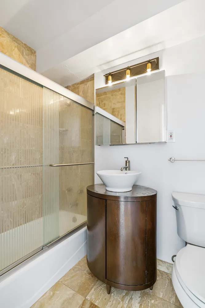 $1,250,000 | 166 East 63rd Street, Unit 7A | Lenox Hill