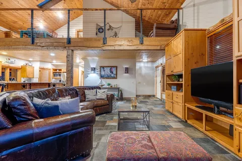 $1,495,000 | 21008 Lakeshore Drive West, Spicewood, TX 78669