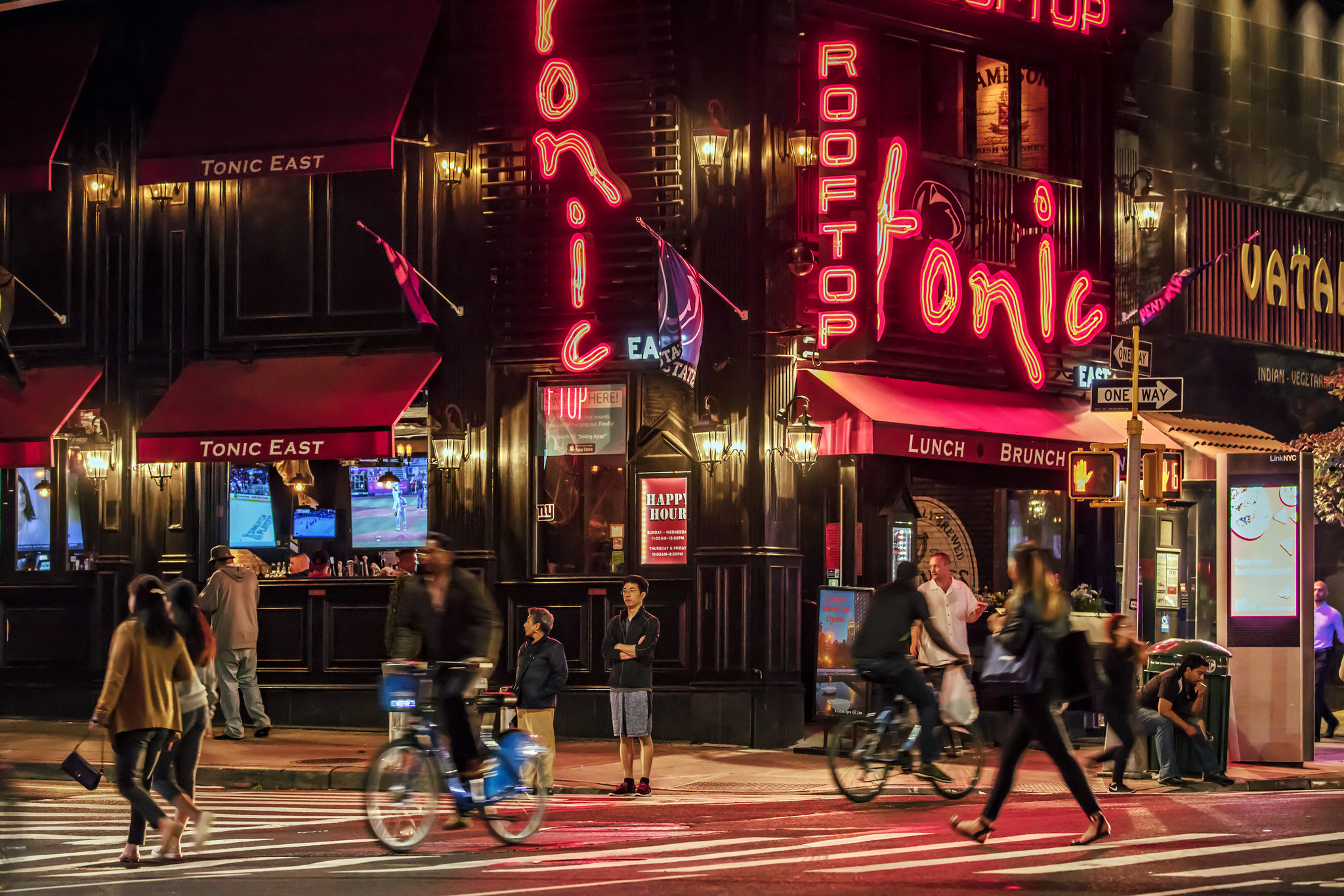 398 3rd Avenue, Unit 2D Manhattan, NY 10016 - Photo 8 of 10 a view of street with sitting area