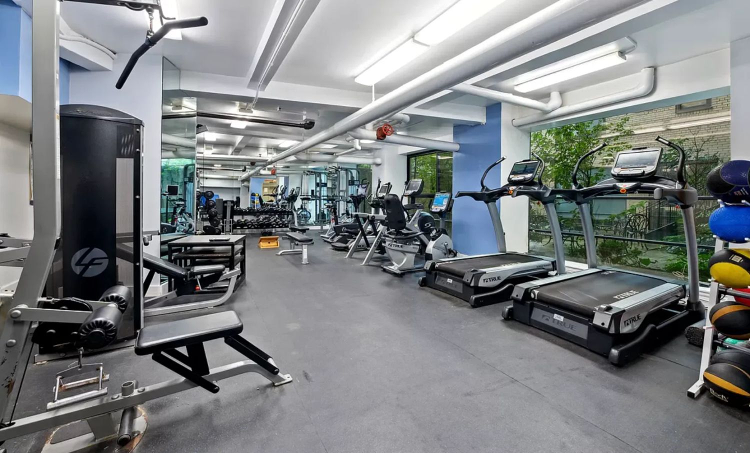 230 Riverside Drive, Unit 8L Manhattan, NY 10025 - Photo 8 of 11 a view of a room with gym equipment