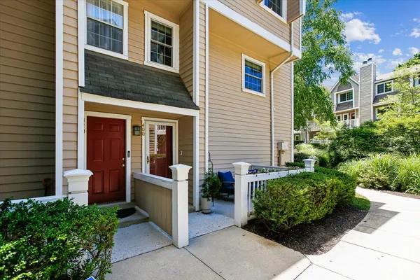 $465,000 | 5705 Chapman Mill Drive, Unit 400, Rockville, MD 20852