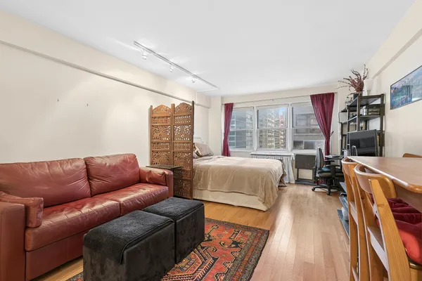 $329,000 | 321 East 45th Street, Unit 9F | Midtown East