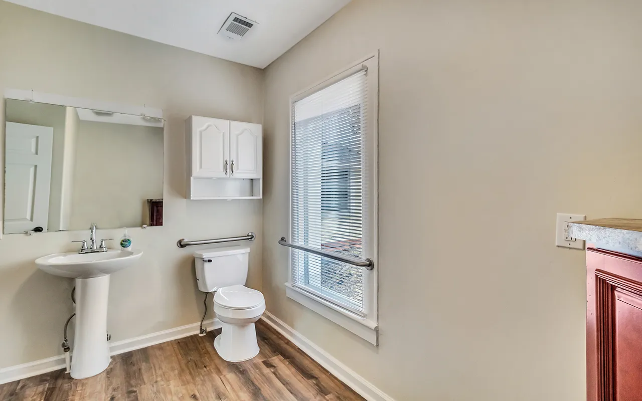 $4,268 | 406 Highway 80, Unit A, Bloomingdale, GA 31302