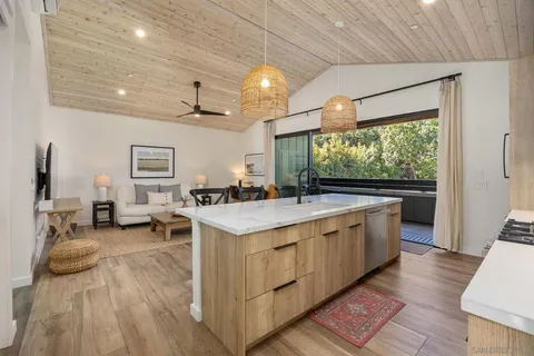 $4,995,000 | 554-556 Stratford Drive, Encinitas, CA 92024