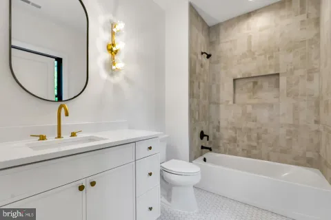 $2,925,000 | 930 Fairway Drive Northeast, Vienna, VA 22180