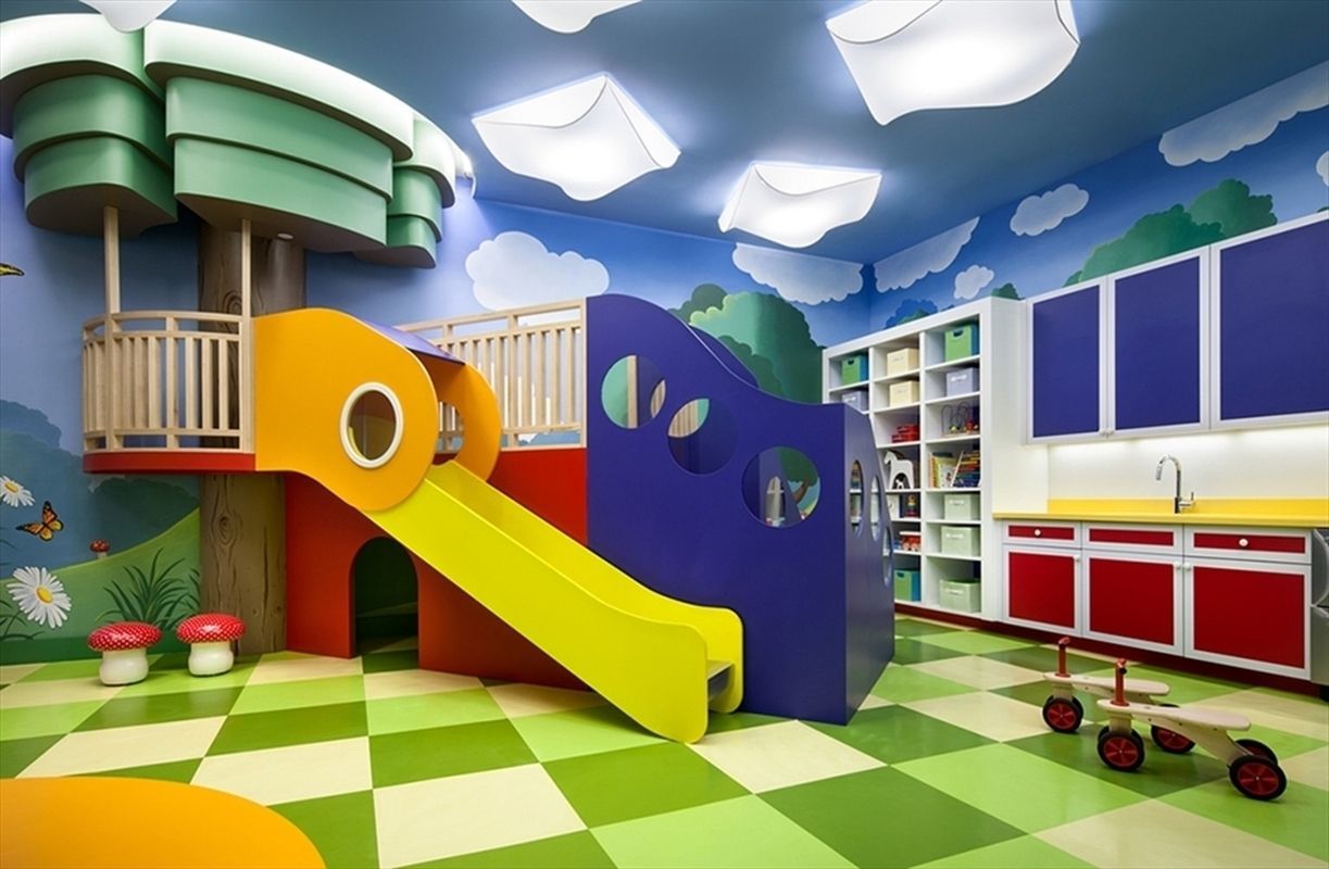 200 East 94th Street, Unit 615 Manhattan, NY 10128 - Photo 9 of 11 a view of an chairs and table in a backyard