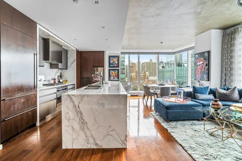 $4,200,000 | 1 West End Avenue, Unit 9D | Upper West Side