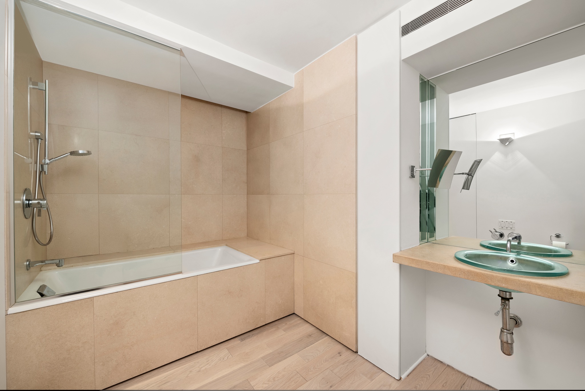 530 East 72nd Street, Unit 14E Manhattan, NY 10021 - Photo 14 of 19 a bathroom with a bathtub