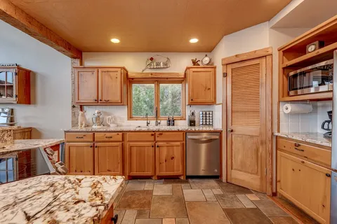 $1,495,000 | 21008 Lakeshore Drive West, Spicewood, TX 78669