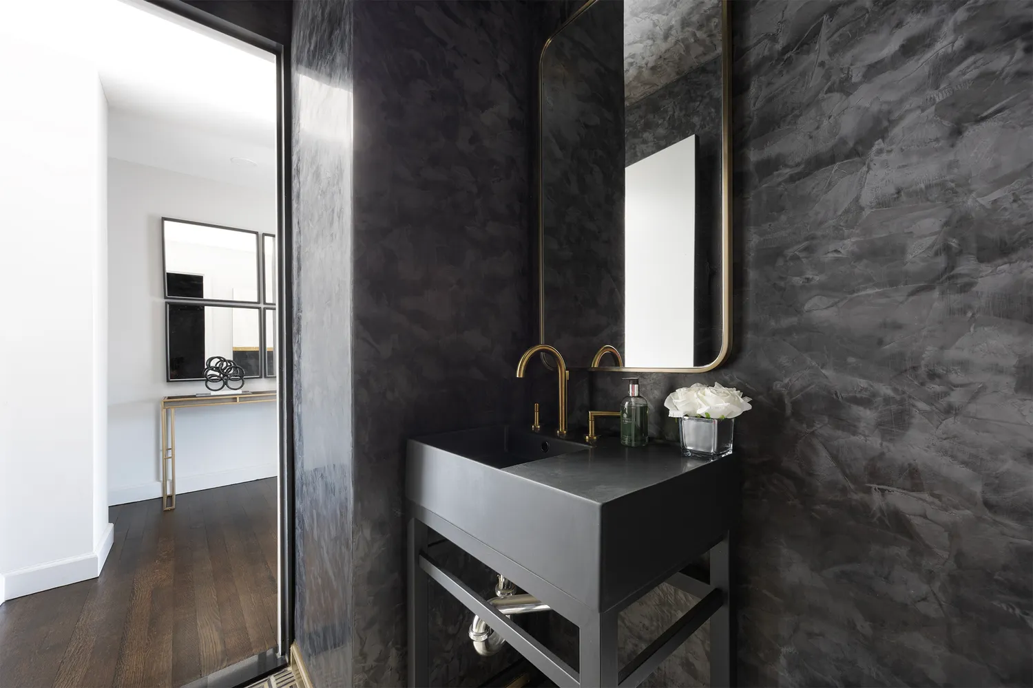 $3,695,000 | 200 East 69th Street, Unit 32C | Lenox Hill