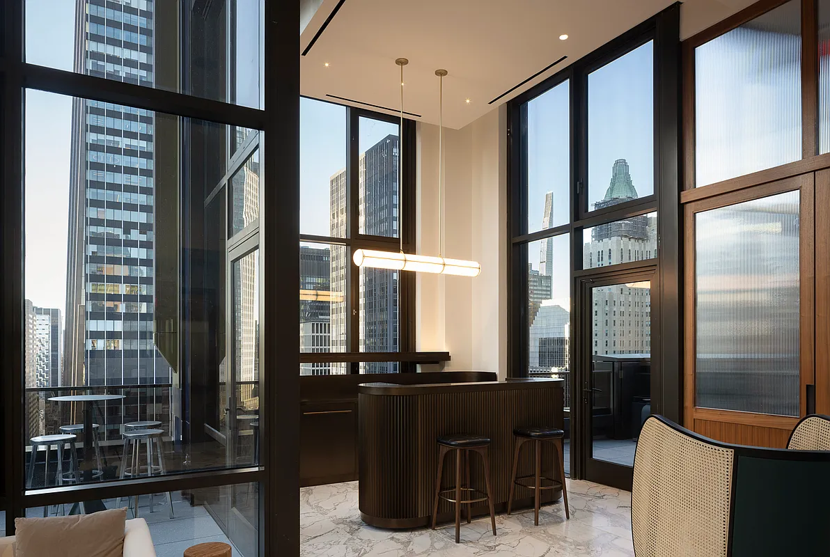135 East 47th Street, Unit 3B Manhattan, NY 10017 - Photo 19 of 24