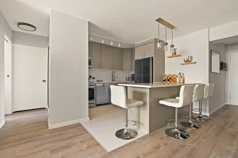 $665,000 | 137 East 36th Street, Unit 17H | Murray Hill