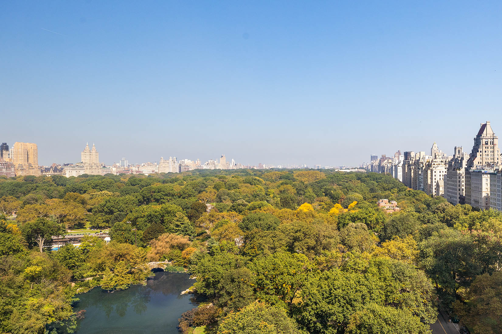 1 Central Park South, Unit 909915 Manhattan, NY 10019 - Photo 4 of 40 a view of a city
