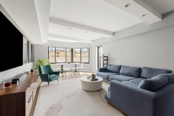 $1,995,000 | 10 East End Avenue, Unit 18D | Upper East Side