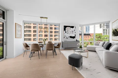 $1,850,000 | 225 East 34th Street, Unit 5E | Murray Hill