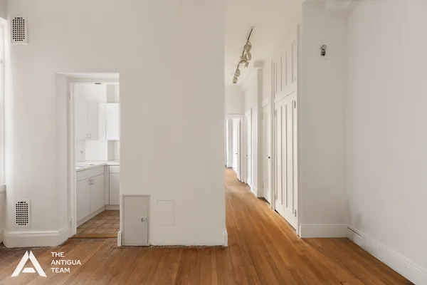 $999,000 | 45 East 66th Street, Unit 4N | Lenox Hill