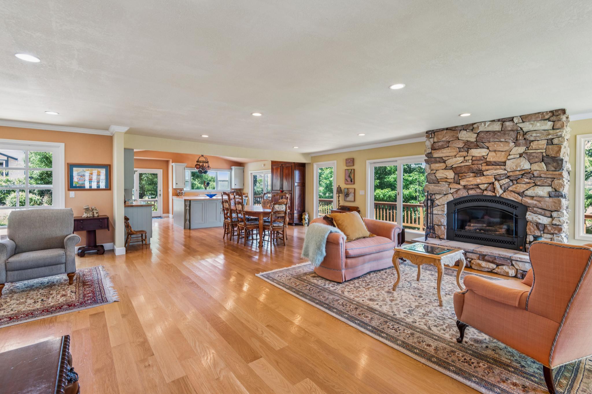 425 Oak Point Place Santa Rosa, CA 95409 - Photo 3 of 6