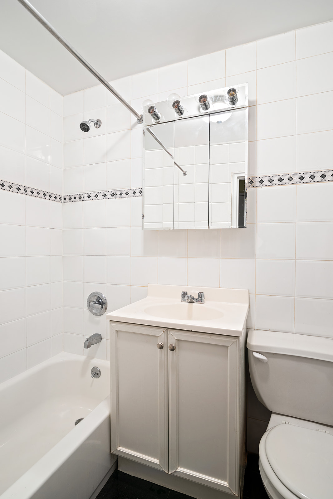 660 Riverside Drive, Unit 4D Manhattan, NY 10031 - Photo 4 of 6 a bathroom with a sink a toilet and bathtub