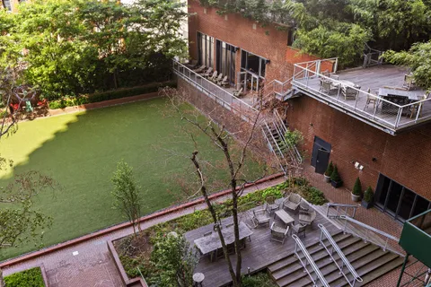 $875,000 | 515 East 72nd Street, Unit 5R | Lenox Hill