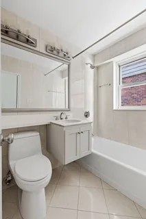 $935,000 | 360 East 72nd Street, Unit A306 | Lenox Hill