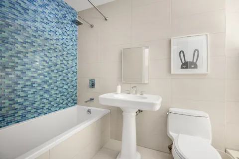 $2,650,000 | 22 Renwick Street, Unit 1A | Hudson Square