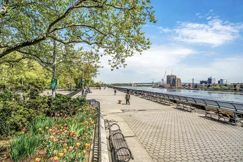 $1,695,000 | 80 East End Avenue, Unit 3HJ | Upper East Side