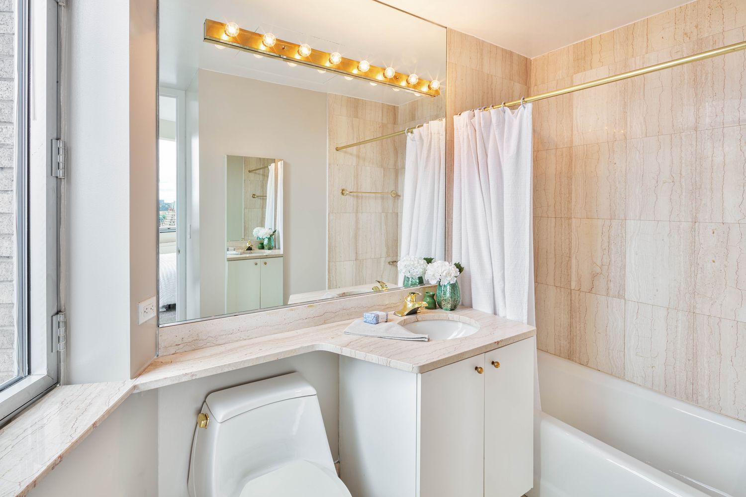 $2,850,000 | 150 Columbus Avenue, Unit 27A | Upper West Side