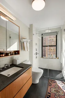 $895,000 | 205 East 78th Street, Unit 7K | Upper East Side